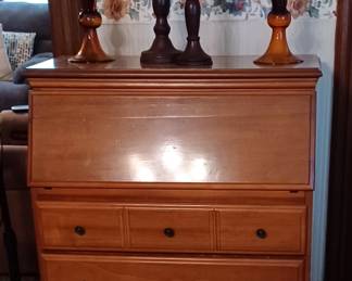 Slant top Desk (excellent condition)  check out the vases!