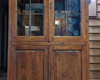 Large wooden lighted display cabinet, w/stained glass doors, measures 45 1/2" T x 25" D x 79" T; next pic is all lit up. 