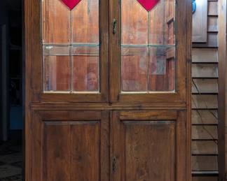 Display cabinet with filthy glass - good help is hard to find!       ;-)