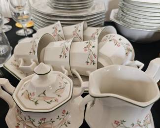 Johnson Brothers eternal beau