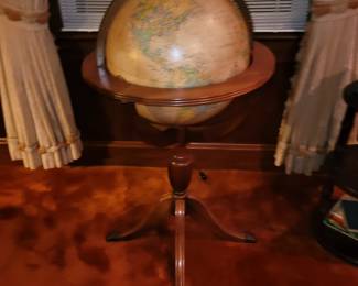 Vtg lighted globe