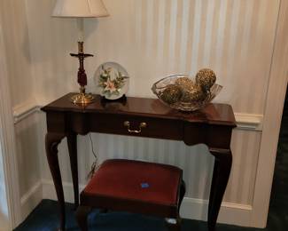 Ethan Allen foyer table 