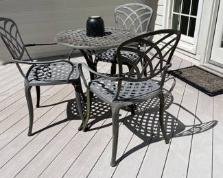 Patio Furniture round table and 4 chairs