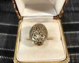 14K ring with stone insert