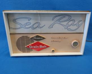 Lot 20. Working Grain Belt table-top AM radio