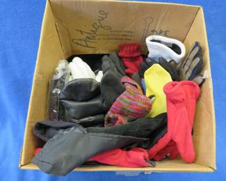 Lot 32. Box of gloves