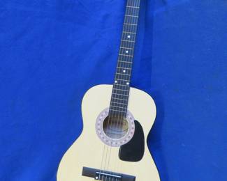 Lot 85. Synsonics FG908N 3/4 Size Classical Acoustic Guitar with Case