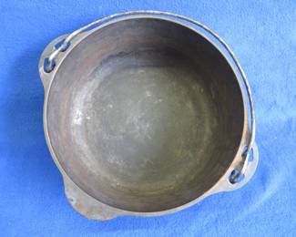 Lot 143. Griswold #8 10" Dutch Oven