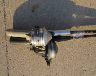 Lot 196. Two rod and reel combos.&nbsp; Great for that beginning fisherperson.