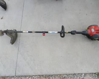 Lot 246. Craftsman 33cc Weedwacker/Trimmer with Compression