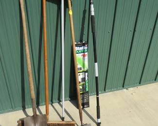 Lot 262. Long handled tools