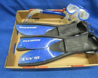 Lot 352. Mask, fins and snorkel