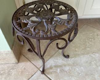IRON PLANT STAND
