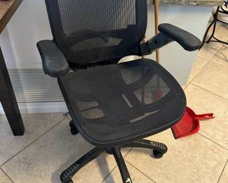 ERGONOMIC CHAIR