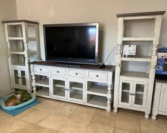 WHITE FARM HOUSE MODERN FURNITURE