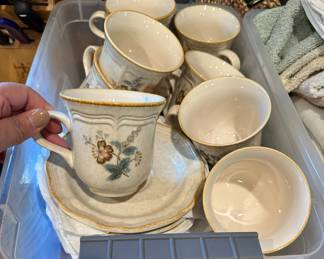 Mikasa Country Charm dinnerware 