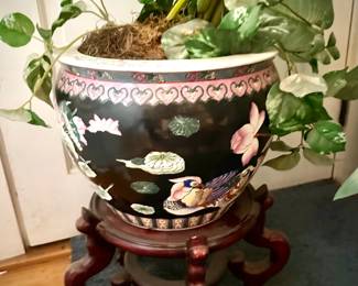 Chinese hand painted porcelain with fish on stand