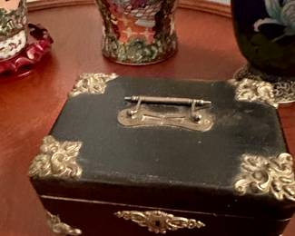 Chinese lidded box