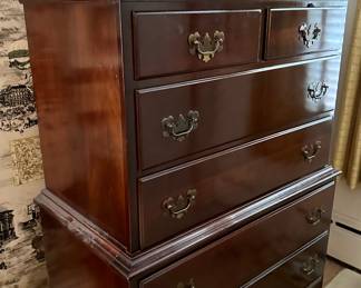 Mahogany 5-drawer dresser (1 of 2)
