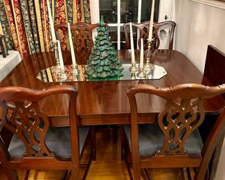 Mahogany dining table, one leaf and six chairs