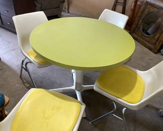 Krueger chair nice table set retro