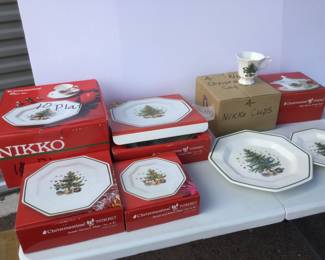 Christmas time Nikko Set Of Matching Dinnerware