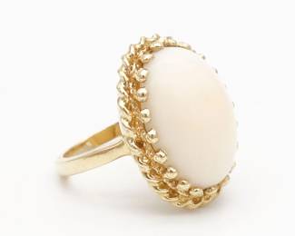 Vintage 14K Gold Angel Skin Coral Cabochon Ladies Ring Size 4.75