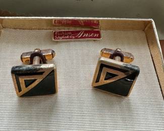 VINTAGE MENS TIE TACKS AND CUFF LINKS 