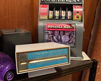 CHECK OUT THE VINTAGE RADIO 