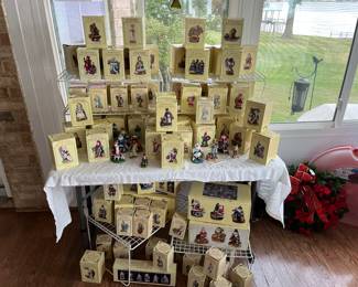 International Santa’s 72 complete set with Christmas ornament 