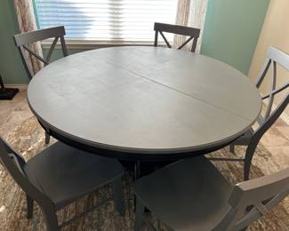 Dining room table with 6 matching chairs