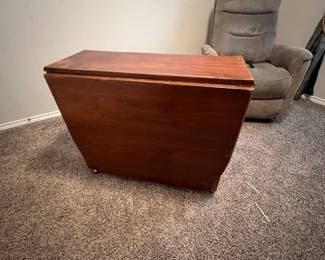 drop leaf table with 4 chairs