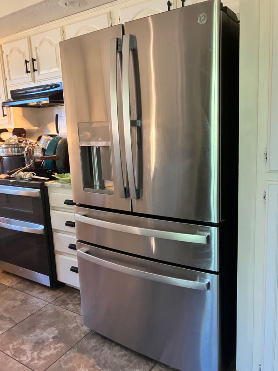 2022 GE profile stainless refrigerator….. this is in great shape and ready to move to your home! You can still buy this fridge at Lowe’s for $3,300 or purchase from COL at a deep discount!
