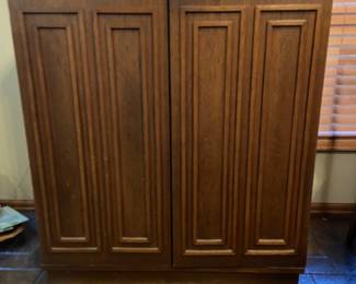 Sculptra by Broyhill Dry Bar