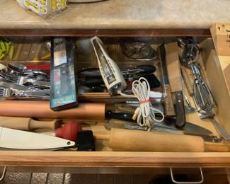 GE Electric Knife and Kitchen Utensils