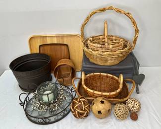 Wicker & Tin Decor

