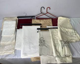 Tablecloths & Runners
