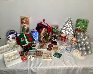 Vintage Ming Ming Glass Crystal Ornaments, Boyds Bears Cookie Jar, Trimming the Tree
