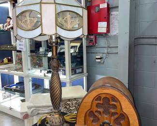 Vintage Lamp and Radio 