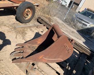 18" Wain Roy Style Backhoe Bucket to fit 1/4 yd. Coupler $500