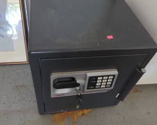 Floor safe Sentry w keys and combo