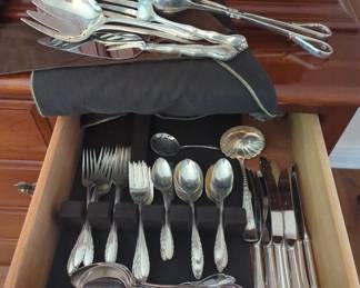 Sterling silver and some additional sterling pieces ... taking bids still Saturday noon sharp (or at posted price should there be a lack of bids at that time). Thanks!