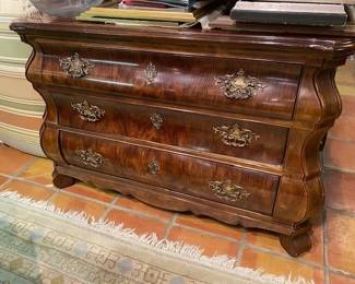 3-drawer Dutch Bombe chest 