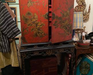 Chinoiserie cabinet