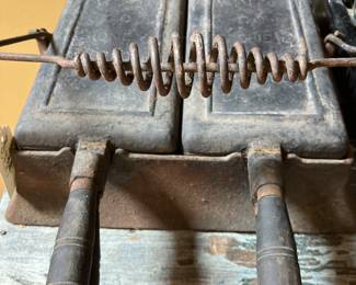 1910 Sidney Twin Waffle Maker