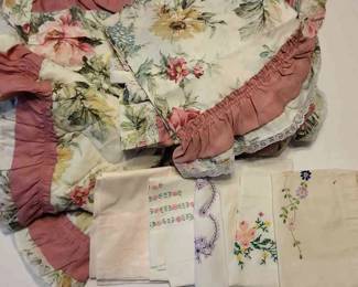 2 Twin Bed Covers W Matching Shams Valence