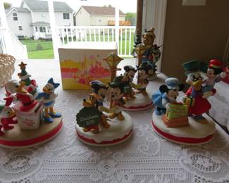 DISNEY FIGURINES
