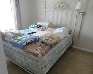 QUEEN BED HANDMADE QUILTS