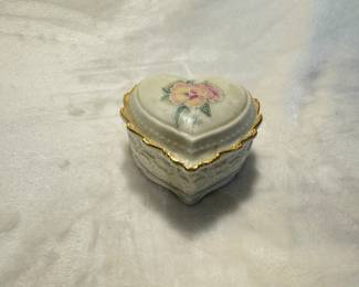 heart shaped ceramic box