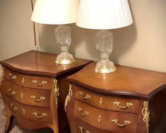 021 510 Pair Of Vtg Italian Bombe Style Tables  Lamps 